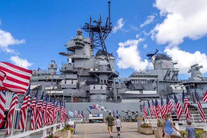 Tour in Honolulu, HAWAII with Rockon Recreation Rentals